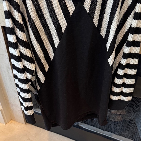 Black and White Striped knit top.  Size XL.  Worn several times.  Listing #21101 - Picture 9 of 9